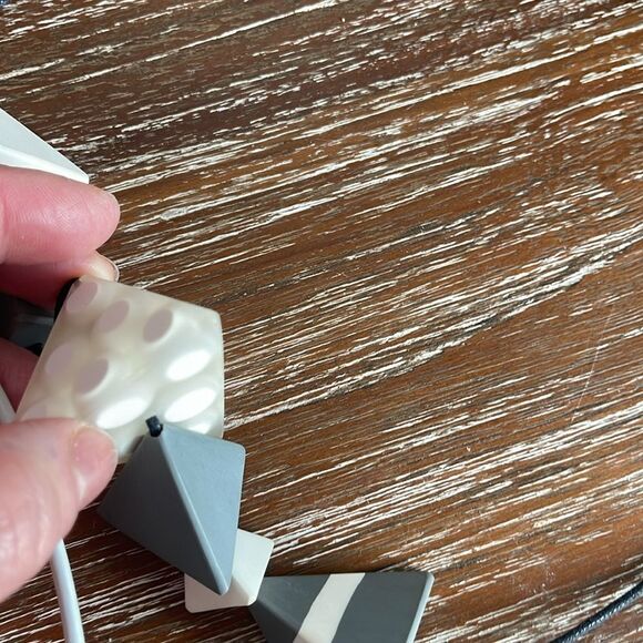 Art gallery necklace. With triangle pieces - Picture 5 of 5